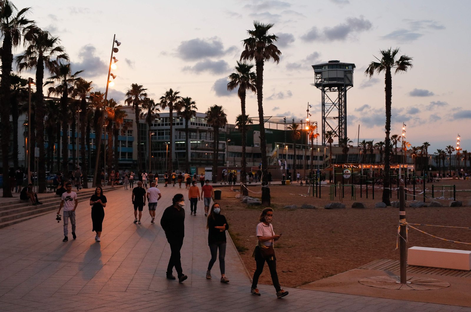 People stroll along Barceloneta Beach in Barcelona on May 30, 2020 amid a national lockdown to prevent the spread of the novel coronavirus. (AFP Photo)