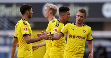 Thorgan Hazard (R) of Borussia Dortmund celebrates with teammates, scoring the 1-0 lead during a match against SC Paderborn 07, Paderborn, Germany, May 31, 2020. (EPA Photo)