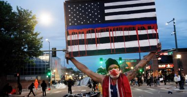 A demonstrator holds up a sign during a protest, Denver, May 31, 2020. (AFP Photo)