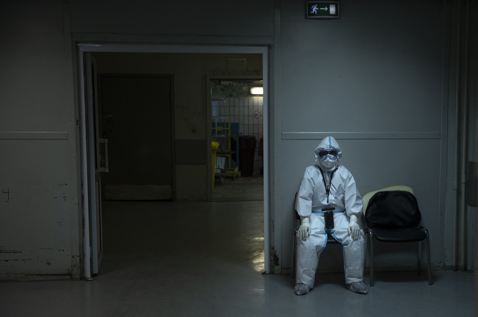 A medic sits in an intensive care unit of Filatov City Clinical Hospital in Moscow, Russia, May 15, 2020  (AP Photo)