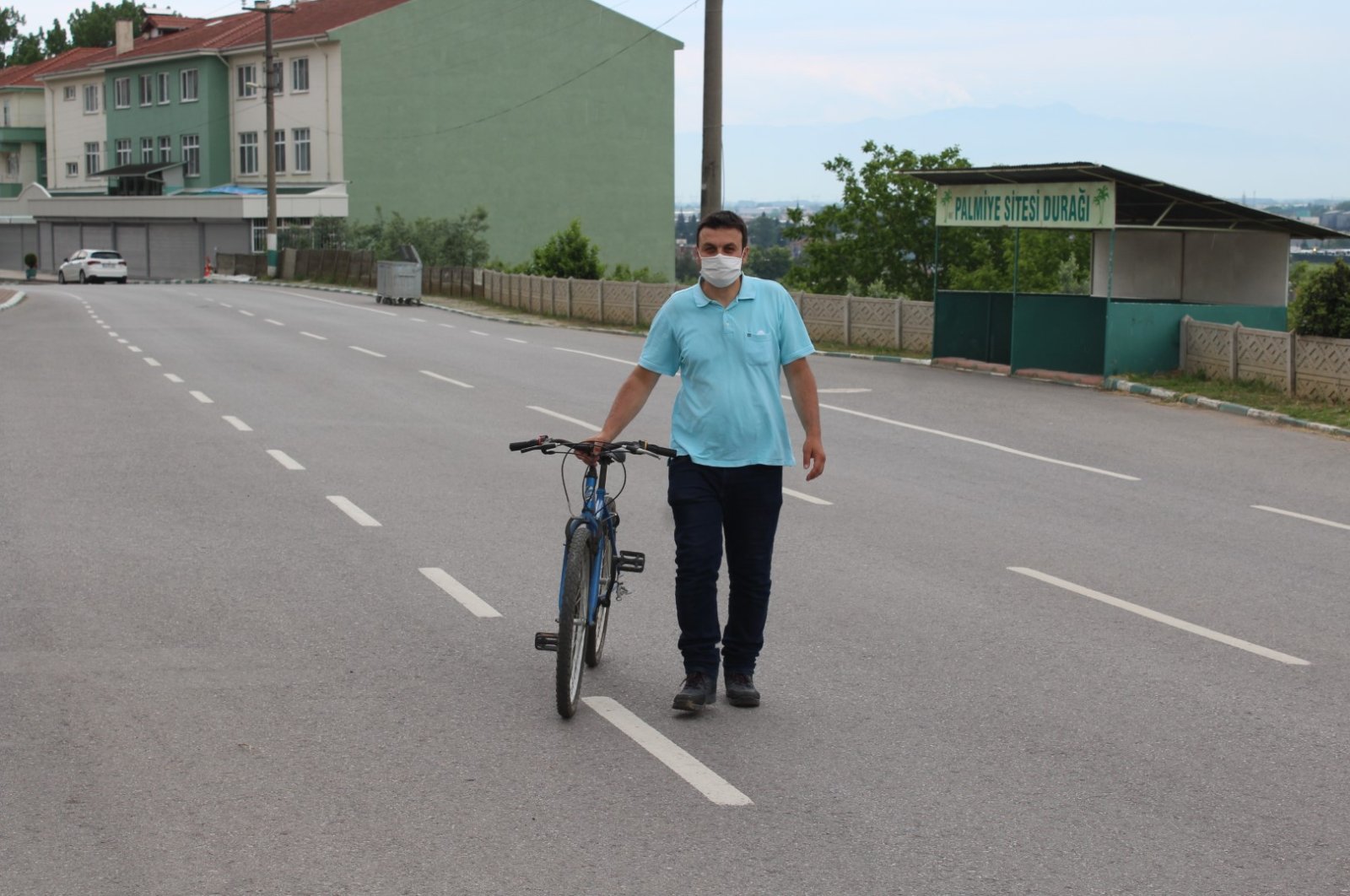 Mustafa Akçay traveled to Çanakkale province by bicycle to see his daughter, Sakarya, Turkey, June 1, 2020. (DHA Photo) 