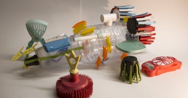 Children are invited to redesign the "Ship Mandaliko" with Antonio Cosentino as part of the "Friends of Recycling" project in June.