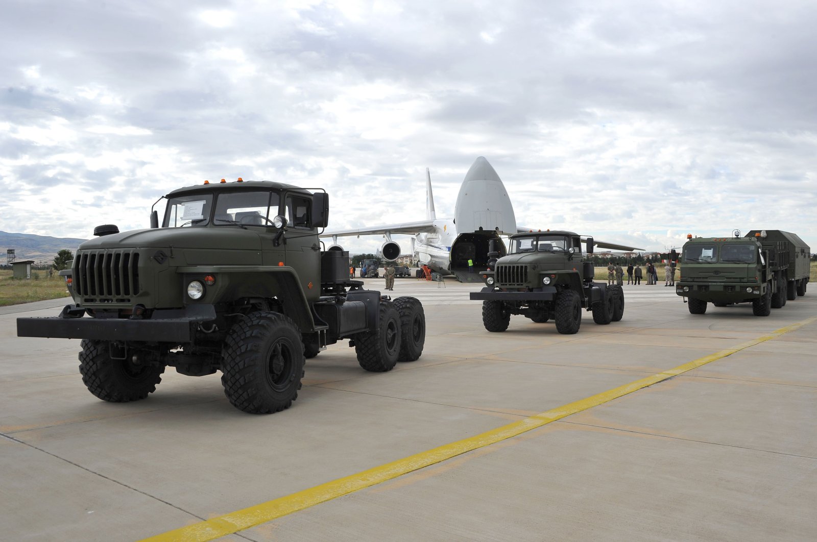 Turkish Defense Ministry photo shows a Russian military cargo plane carrying S-400 missile defense systems from Russia to the Mürted military airbase, Ankara, July 12, 2019. (AFP File Photo)