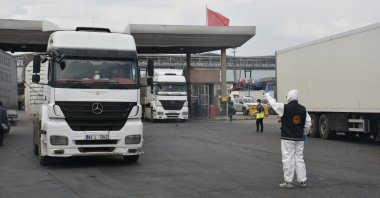 Trucks are seen at the Habur border gate in Turkey's southeastern Şırnak province bordering Iraq, April 22, 2020. (AA Photo)