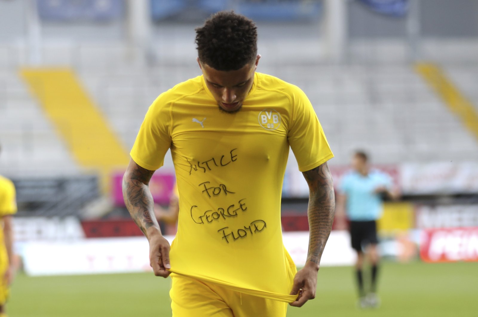 Borussia Dortmund's Jadon Sancho celebrates a goal with a "Justice for George Floyd" shirt during a Bundesliga match in Paderborn, Germany, May 31, 2020. (AP Photo)