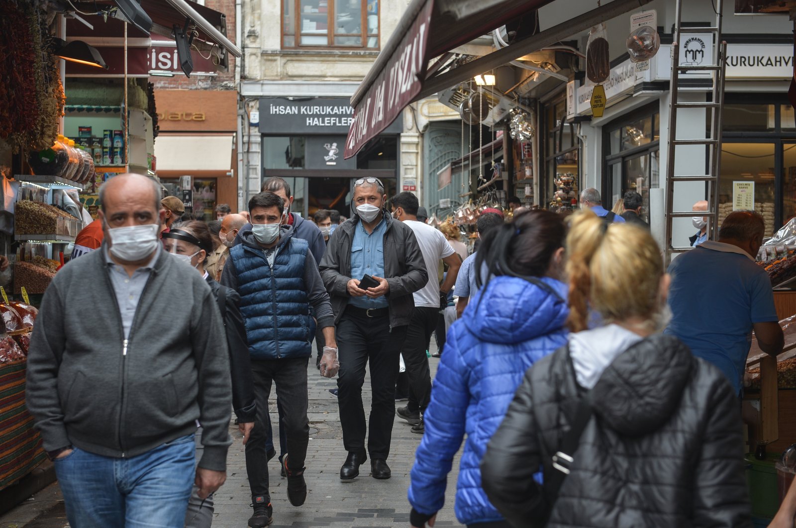 People wearing protective masks walk in a marketplace, in Istanbul, Turkey, June 3, 2020. (DHA Photo)
