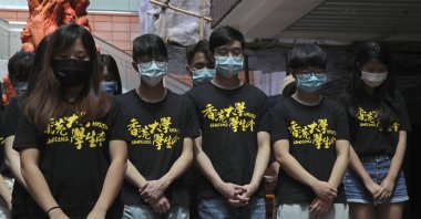 University students observe one minute of silence to mourn those killed in the 1989 Tiananmen crackdown, in front of the "Pillar of Shame" statue at the University of Hong Kong, Hong Kong, June 4, 2020. (AP Photo)