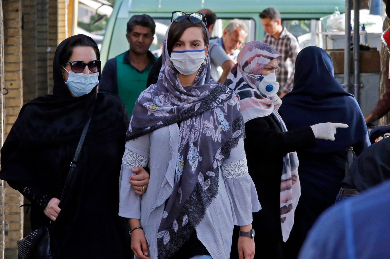 Iranians, some wearing face masks, walk at a market in the capital Tehran, June 3, 2020. (AFP Photo)