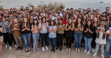 The average age of Peak's 100-member team is 29. The youngest is 22 years old, and the most experienced is 46. Women constitute 34% of the employees.