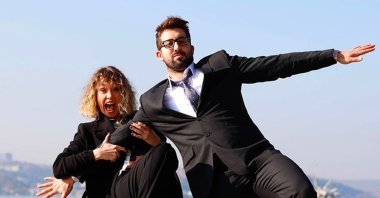 Still shot from "Tutunamayanlar," showing Ece Çeşmioğlu (L) and Doğu Demirkol. 