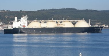 An LNG tanker passes through Çanakkale Strait, Turkey, April 25, 2020. (AA Photo)