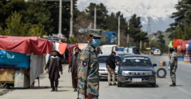 Members of security wearing facemasks stop motorists at a checkpoint during a government-imposed lockdown as a preventive measure against the COVID-19 coronavirus in Kabul, April 8, 2020. (AFP Photo)