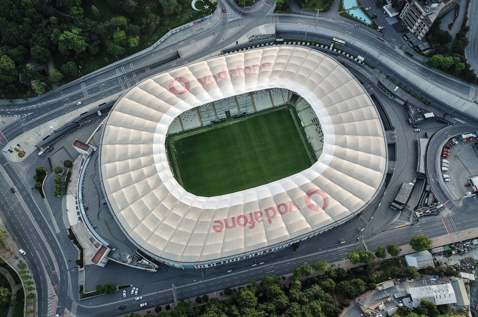 Стадион бешикташ. Водафон Арена Стамбул. Стадион Водафон Стамбул. Водафон парк стадион. Стадион Бешикташ в Стамбуле.