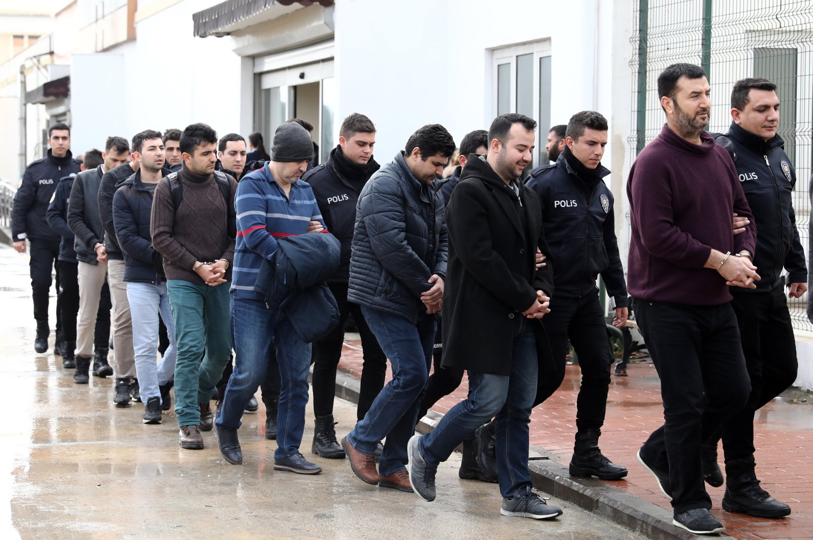 Police escort FETÖ suspects to the courthouse in Adana, Turkey, in this undated photo. (PHOTO BY ZİYA RAMOĞLU) 