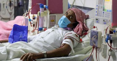 A mask-clad patient, suffering from kidney failure, receives dialysis treatment at al-Thawra hospital in the country's third-largest city of Taiz, Yemen, June 8, 2020. (AFP Photo)