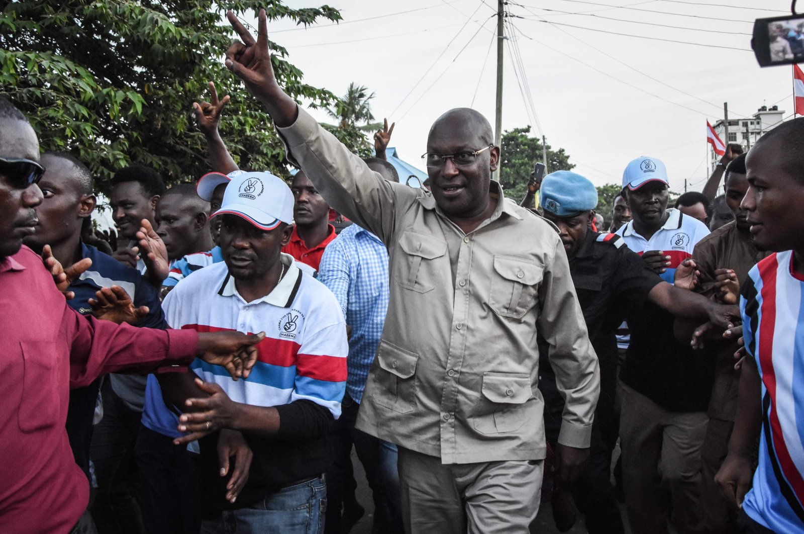 Tanzania Chadema party Chairman Freeman Mbowe (C) arrives at the party's headquarters after being released from Segerea prison in Dar es Salaam, Tanzania, March 14, 2020.  (AFP Photo)