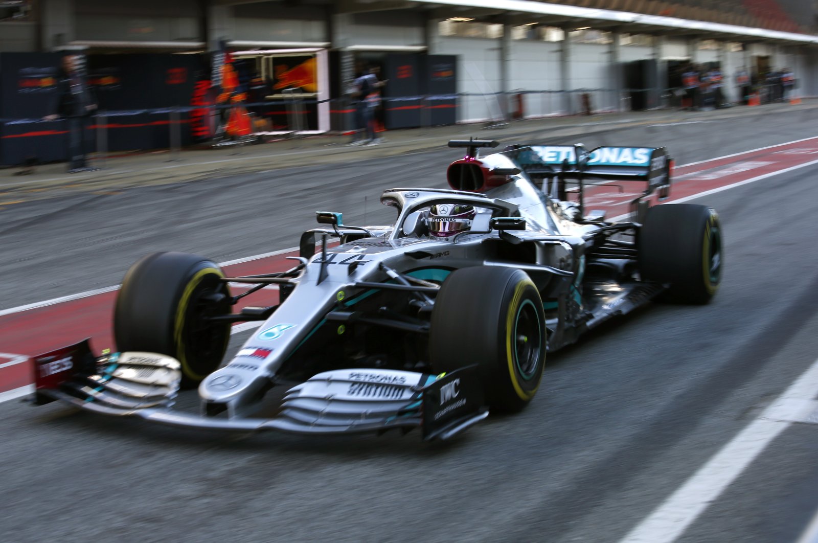 Mercedes driver Lewis Hamilton pulls out of the pit lane during the Formula One pre-season testing session at the Barcelona Catalunya racetrack in Montmelo, Barcelona, Spain, Feb. 28, 2020. (AP Photo)