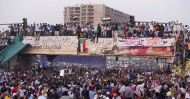 Demonstrators attend a protest rally demanding the resignation of President Omar al-Bashir, Khartoum, Sudan, April 10, 2019. (REUTERS Photo)