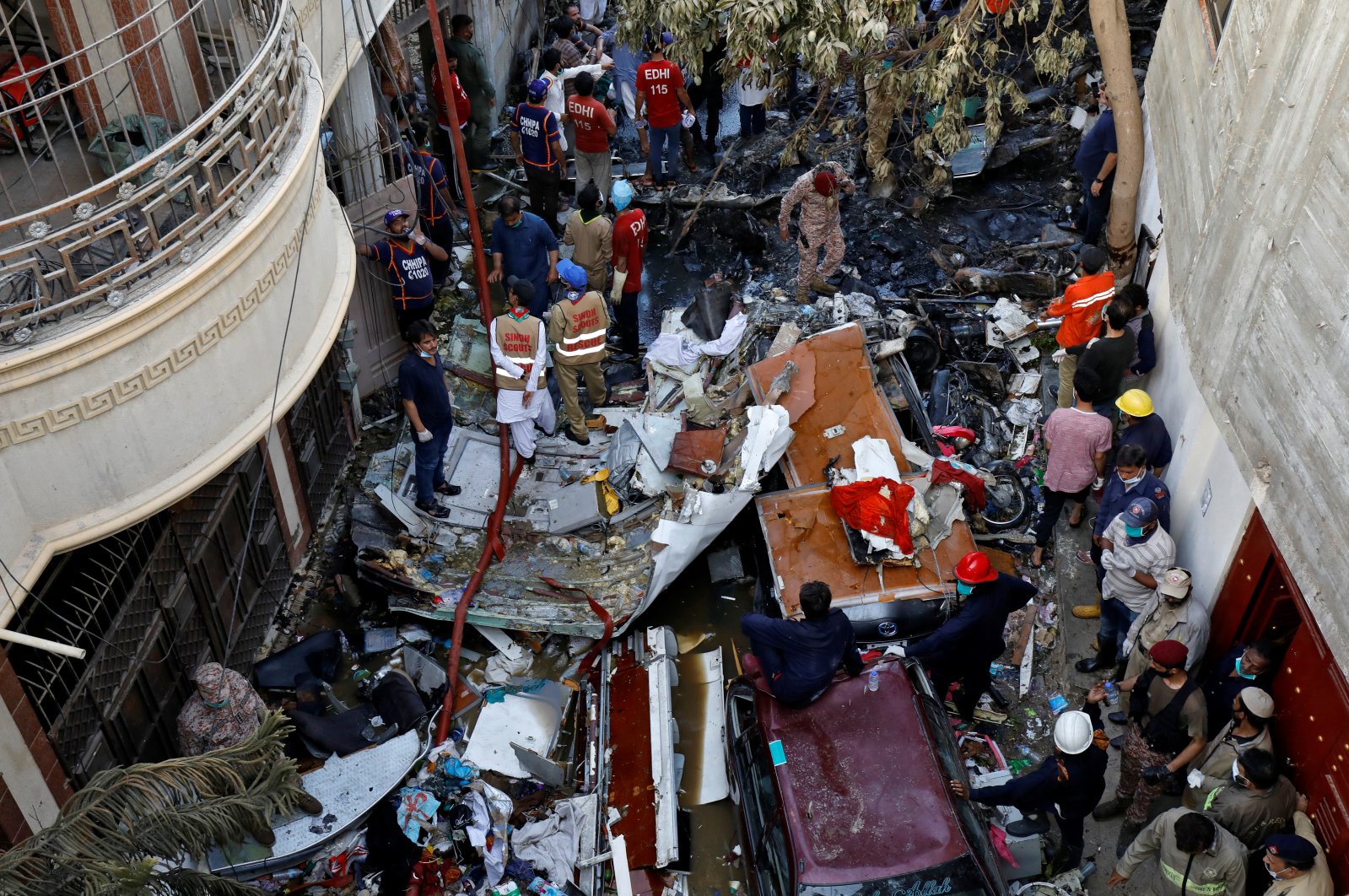 Rescue workers gather at the site of a passenger plane crash in a residential area near an airport in Karachi, Pakistan, May 22, 2020. (Reuters Photo)