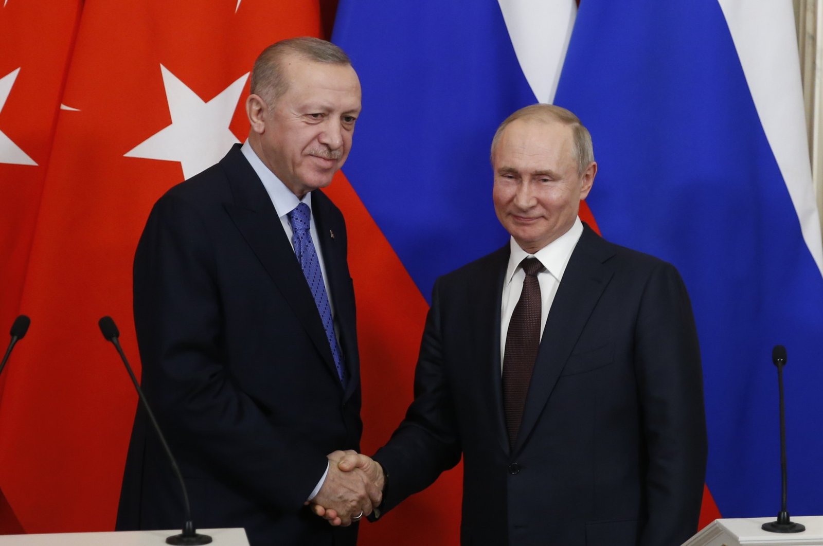 This file photo dated March 5, 2020 shows President Recep Tayyip Erdoğan (L) and his Russian counterpart Vladimir Putin shake hands following a summit on Idlib in Moscow. (AA Photo)
