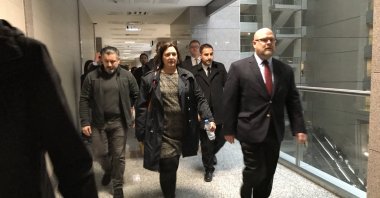 U.S. Consul General Daria Darnell (C) and Charge D'Affaires of the U.S. Embassy in Ankara Jeffrey Hovenier (R) in the courthouse where the trial of Metin Topuz would be held, Istanbul, March 10, 2020. (Photo by Fatih Ulaş)