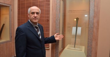 An official shows the Hittite sword at Çorum Museum. (AA PHOTO)