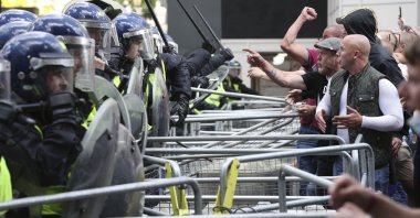 Police are confronted by protesters from the Democratic Football Lads Alliance on June 13, 2020.  The death of George Floyd in the United States has prompted demonstrations by the Black Lives Matter movement and counter-protests by racist, far-right groups, provoking a wider debate on Britain's colonial past. (AP Photo)