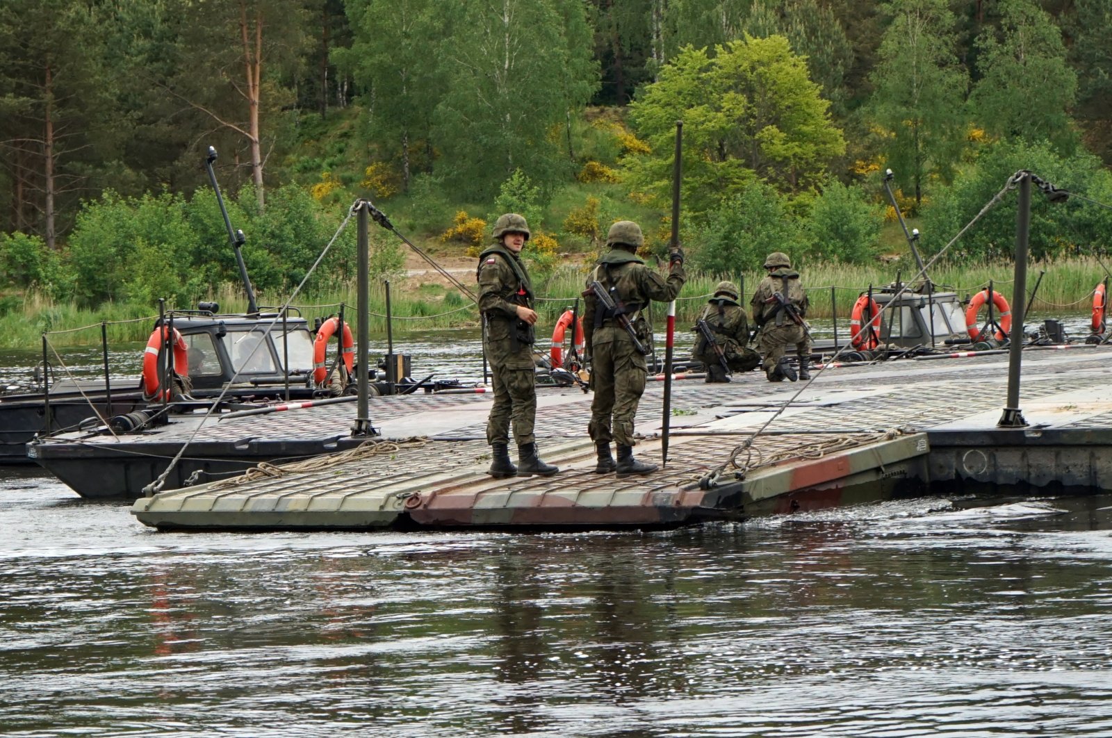 Polish soldiers build a pontoon bridge during exercises at a military training ground in Drawsko Pomorskie, north-western Poland, June 7, 2020. (EPA Photo)
