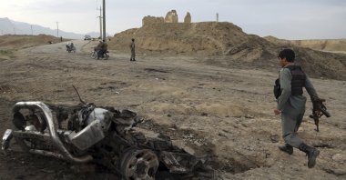 Afghan security forces gather at the site of an attack near the Bagram airbase, Kabul, April 9, 2019. (AP Photo)