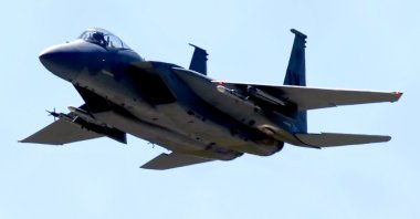 A U.S. Air Force F-15 fighter jet takes off from the Royal Air Force Lakenheath air base, July 12, 2005. (AFP Photo)