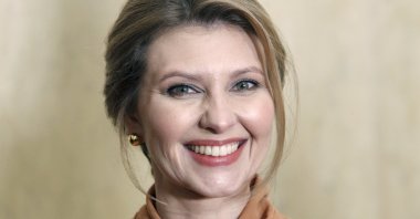 Ukraine's First Lady Olena Zelenska poses for photos during a welcoming ceremony in Tallinn, Estonia, Nov. 26, 2019. (EPA-EFE Photo)