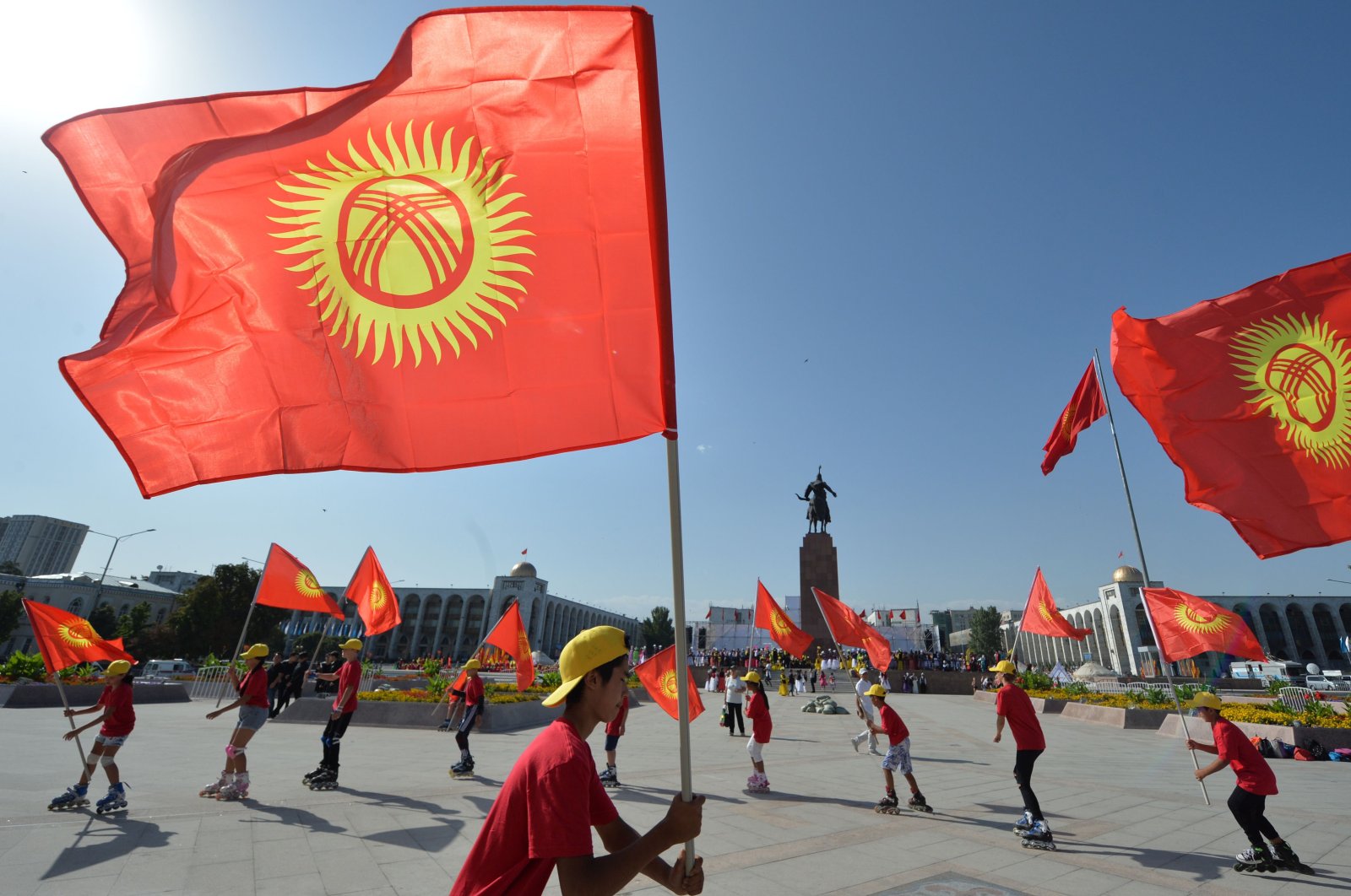 Kyrgyz dancers wave flags as they perform during the celebrations marking the 28th anniversary of Kyrgyzstan's independence from the Soviet Union at the Ala-Too square in Bishkek on August 31, 2019. (AFP Photo)