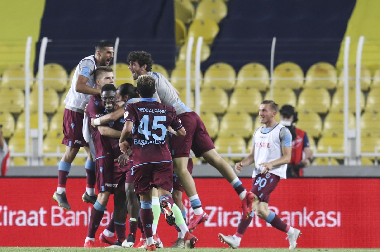 Trabzonspor players celebrate a goal during Ziraat Turkish Cup football match between Fenerbahçe and Trabzonspor at Ülker Stadium in Istanbul, June 16, 2020. (AA Photo)