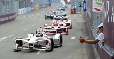 Formula E safety worker gives a thumbs-up to drivers during the second of two auto races in the Formula E championship, in New York City, New York, U.S., July 15, 2018. (AP Photo)