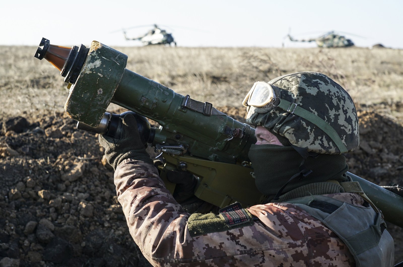 A Ukrainian soldier aims with an anti-aircraft rocker launcher during military exercises near Urzuf, south coast of Azov sea, eastern Ukraine, Nov. 29, 2018. (AP Photo)