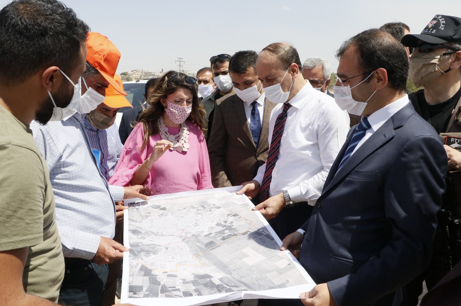 Şanlıurfa Governor Abdullah Erin (second right), inspects the construction site of the customs gate that links Syria's Ras al-Ayn to Turkey's Şanlıurfa, June 19, 2020 (AA Photo)