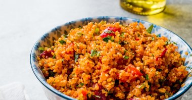 The more tomato paste you use in your kısır mix, the redder it will look. (Shutterstock Photo)