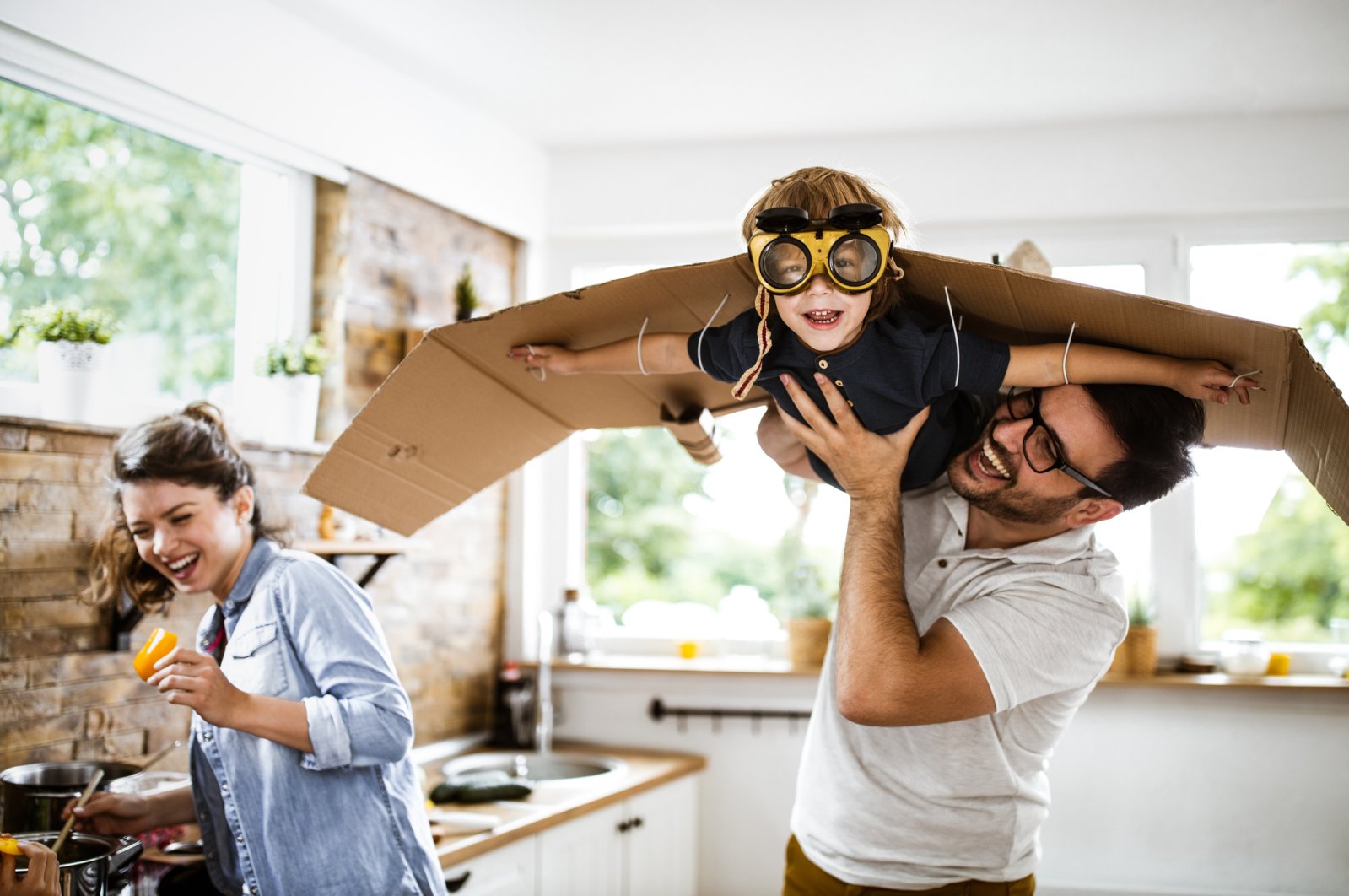 Dads who play with their kids significantly boost their child's mental development. (iStock Photo)
