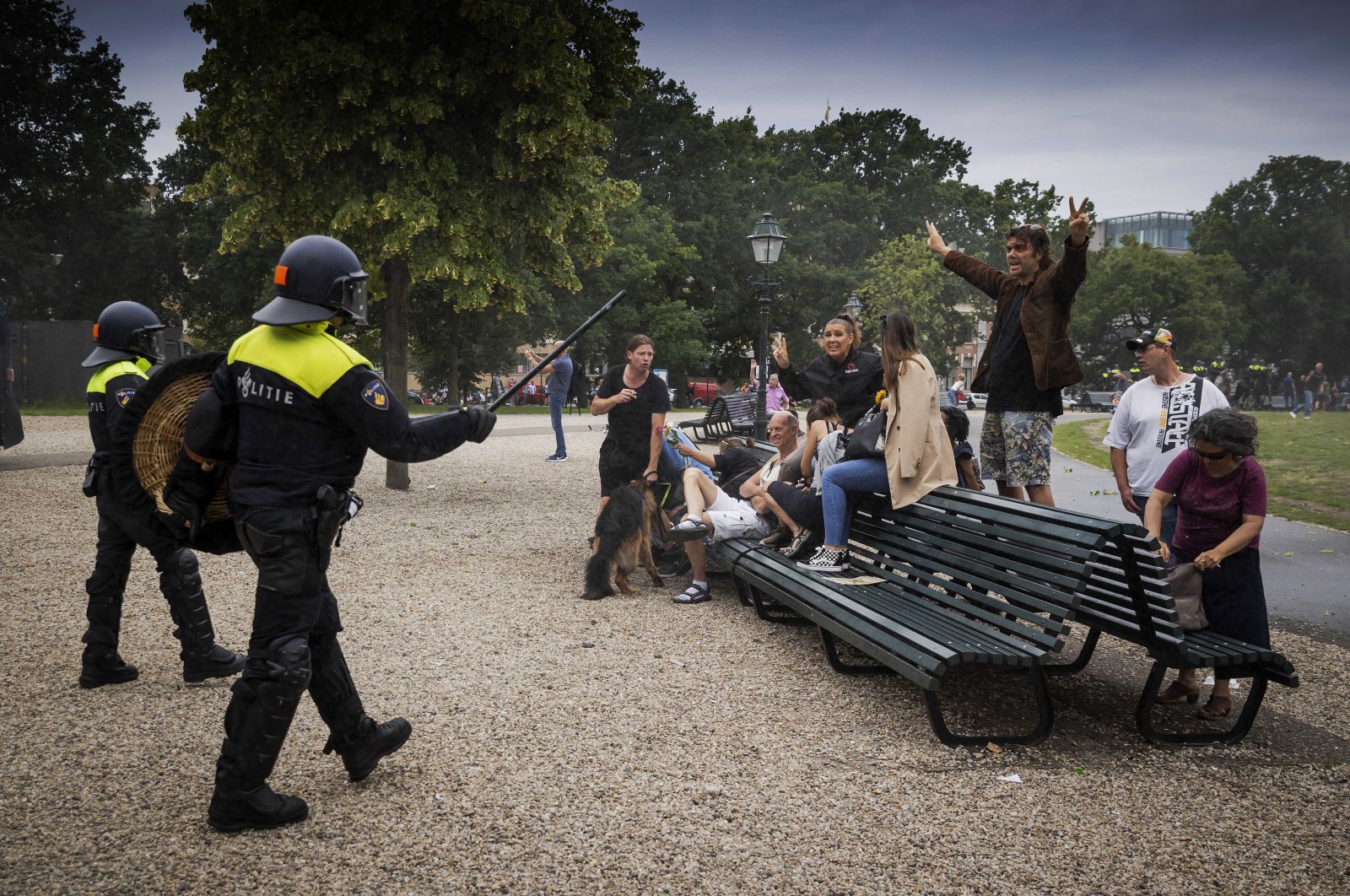 Police face protesters in the center of The Hague, Netherlands, 21 June 2020. (EPA Photo)