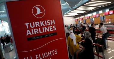 Passengers wearing protective face masks line up to check in for a flight to Washington, D.C., at the Istanbul Airport, during the first day of resumed Turkish Airlines flights to the U.S. amid the coronavirus pandemic, in Istanbul, Turkey June 19, 2020. (Reuters Photo)