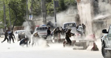 Security forces run from the site of a suicide attack in Kabul, Afghanistan, April 30, 2018. (AP Photo)