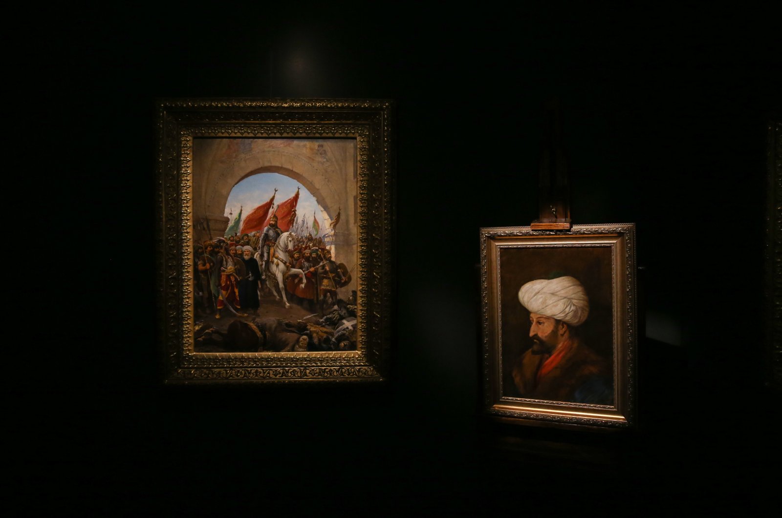 Fausto Zonaro's painting (L) depicting Sultan Mehmed II's entry into Istanbul and Halil Pasha's portrait of the sultan.