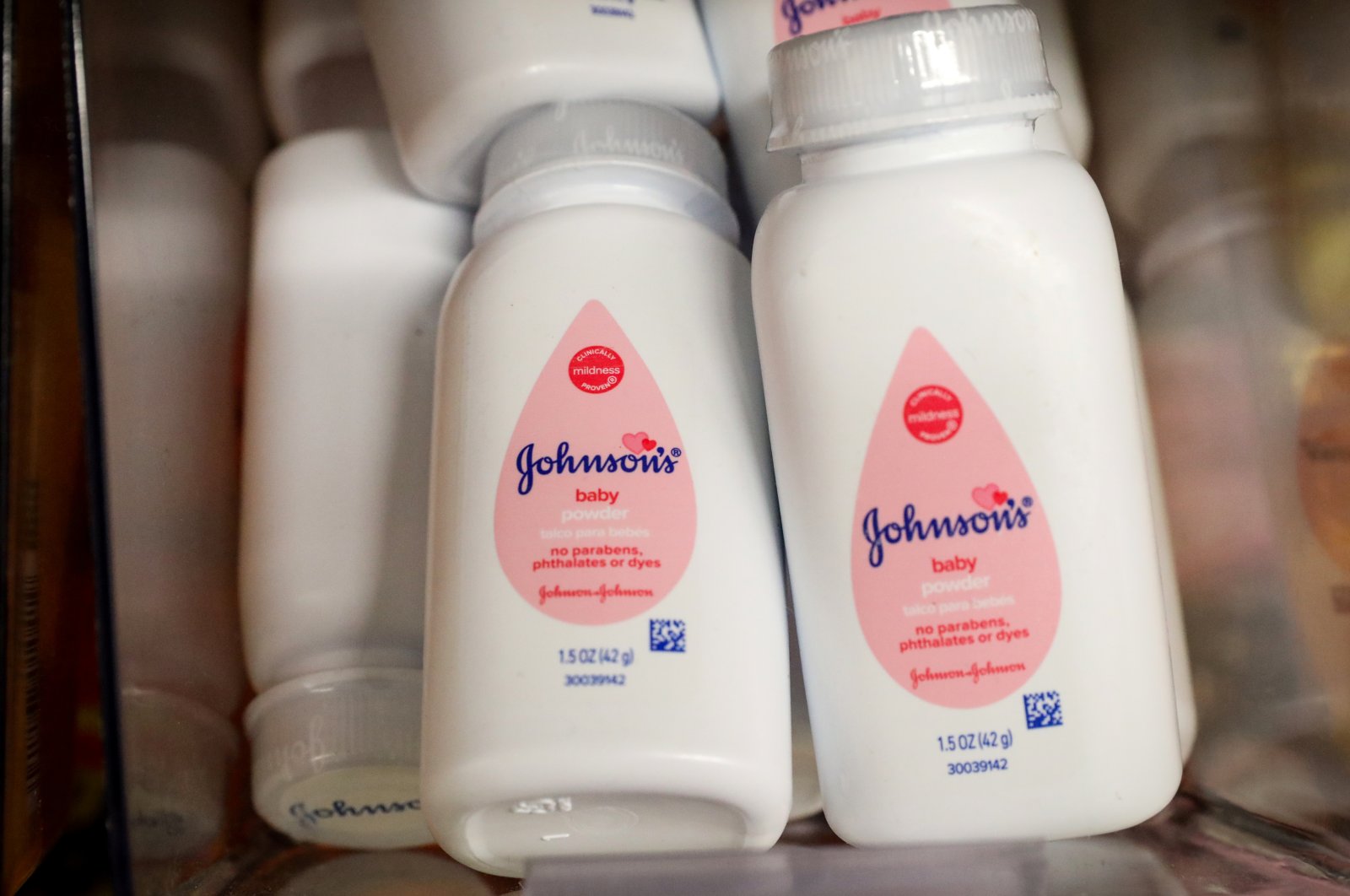 Bottles of Johnson's baby powder are displayed in a store in New York City, New York, U.S., Jan. 22, 2019. (Reuters Photo)