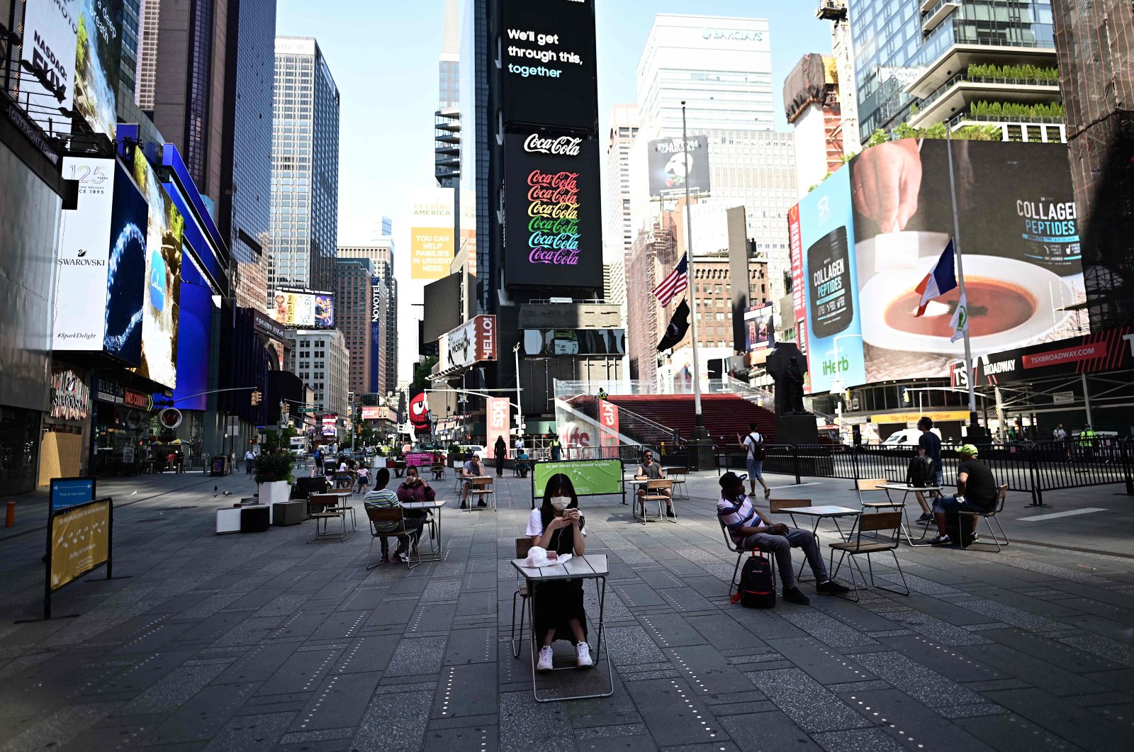 Enter city. Нью-Йорк Таймс сквер. Нью-Йорк люди фото. Кусочек Нью Йорка в Москве.