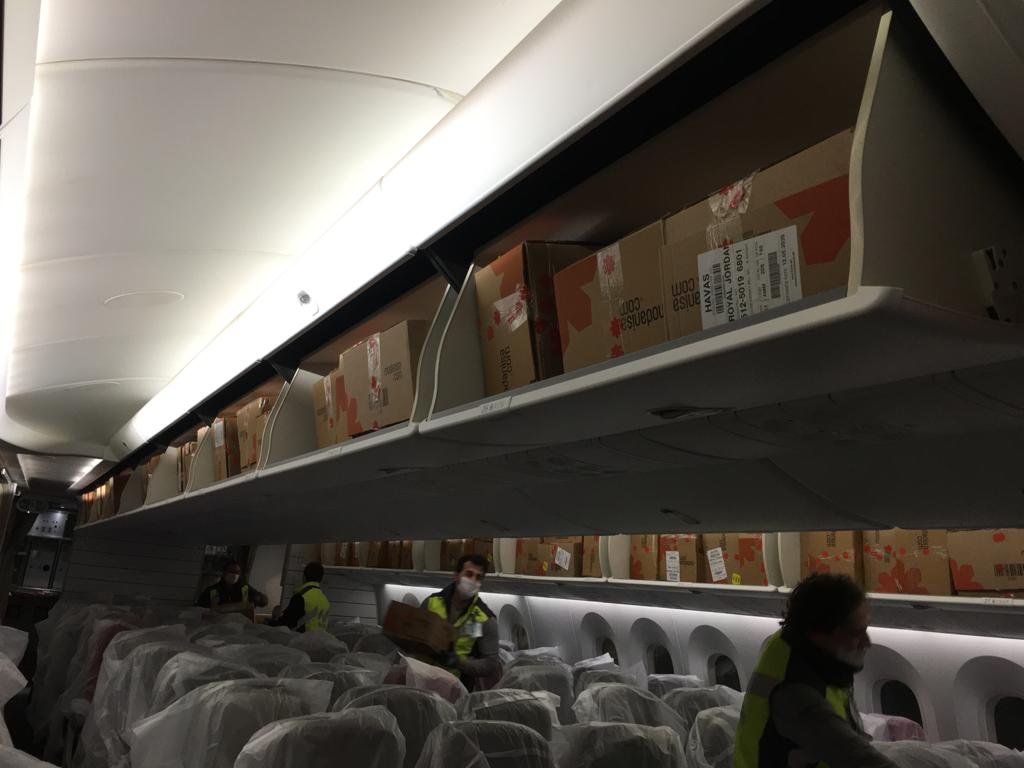 To continue its exports uninterrupted, Modanisa rented commercial planes and filled the seats and overhead lockers.
