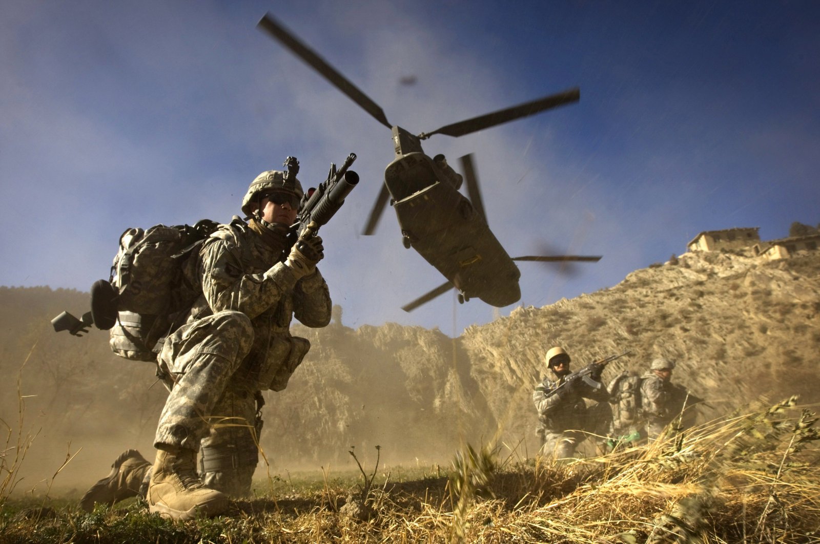 This file photo taken on November 20, 2008 shows US Army soldiers from 2-506 Infantry 101st Airborne Division and Afghan National Army soldiers taking positions after racing off the back of a UH-47 Chinook helicopter during the launch of Operation Shir Pacha into the Derezda Valley in the rugged Spira mountains in Khost province, along the Afghan-Pakistan Border, directly across the border from Pakistan's Waziristan region. (AFP Photo)