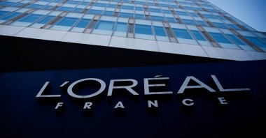 The logo of French cosmetics group L'Oreal in Levallois-Perret, France, Feb. 7, 2020. (Reuters Photo)