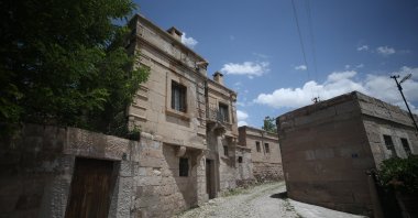 The stone houses of the neighborhood have been a beaten track for tourists recently. (AA PHOTO)