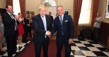 Britain's Prime Minister Boris Johnson (L) shakes hands with Cabinet Secretary Mark Sedwill (R), head of the Civil Service, in 10 Downing Street, London, England, July 24, 2019. (AFP Photo)