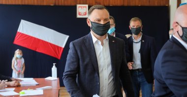 President Andrzej Duda, wearing a protective face mask, casts his ballot during the presidential election at a polling station in Krakow, Poland, June 28, 2020. (AA Photo)